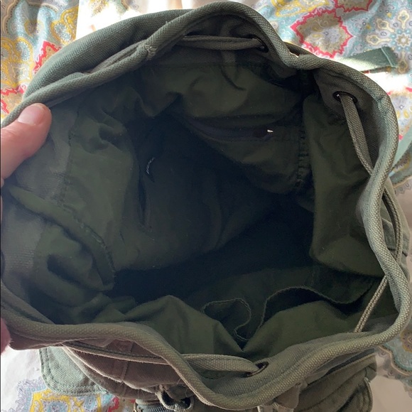 Green backpack - Picture 4 of 5